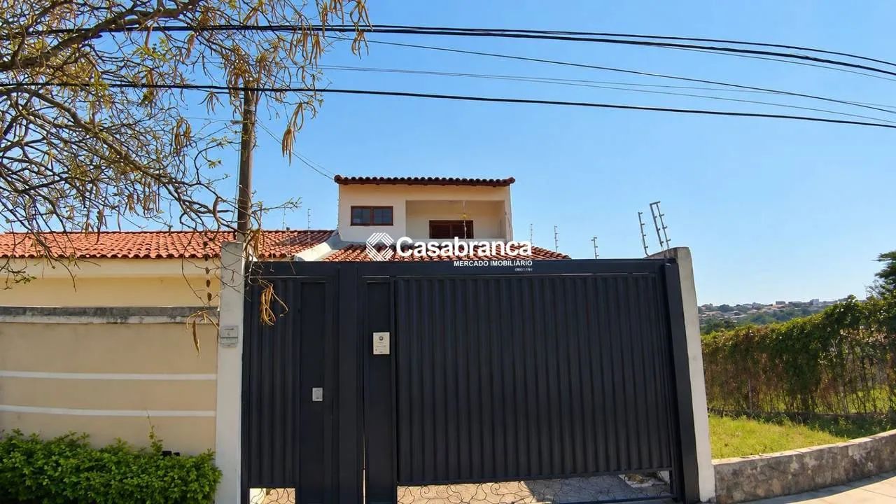 Casa com 03 quartos à venda no Jardim Simus em Sorocaba/SP.