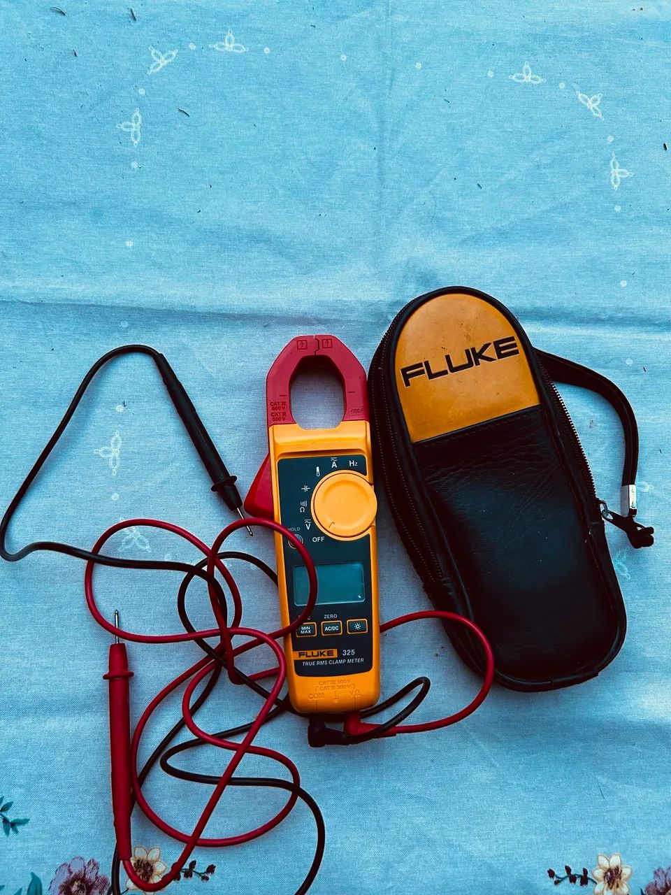 Alicate amperímetro digital Fluke 325 400A - Foto 2