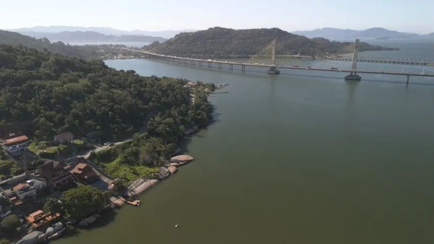 Terreno com 36.784 m² e Vista Direta para a Ponte Anita Garibaldi - Foto 2