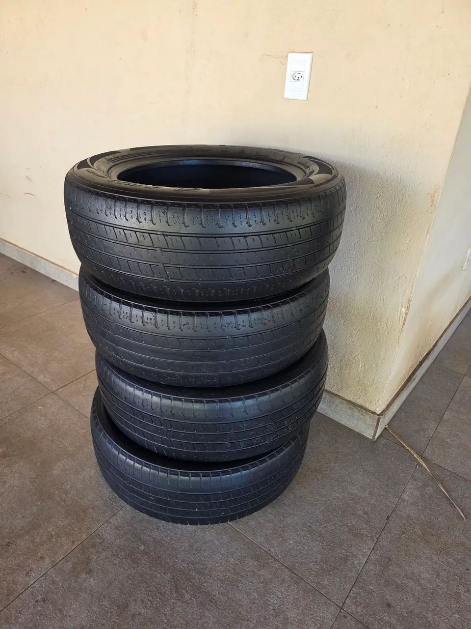 PNEUS 235 60R18 USADOS