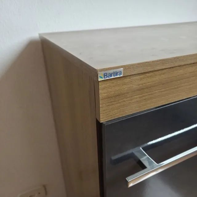 Cômoda usada em perfeito estado 4 gavetas e 1 porta - Foto 5