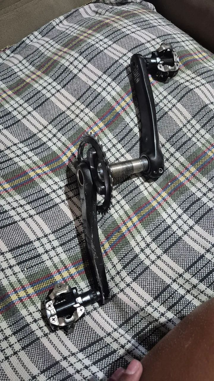 Pé de vela XT e pedal Shimano