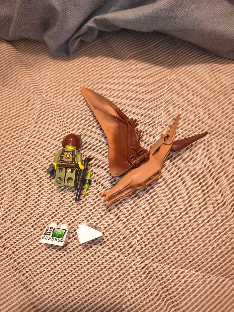 Minifigura Lego Jurassic Park com Pterodáctilo - Foto 2
