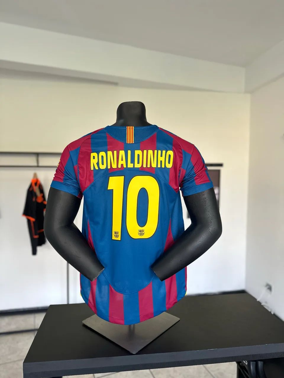 Camisa Barcelona Retrô - Champions 2006 - Foto 4
