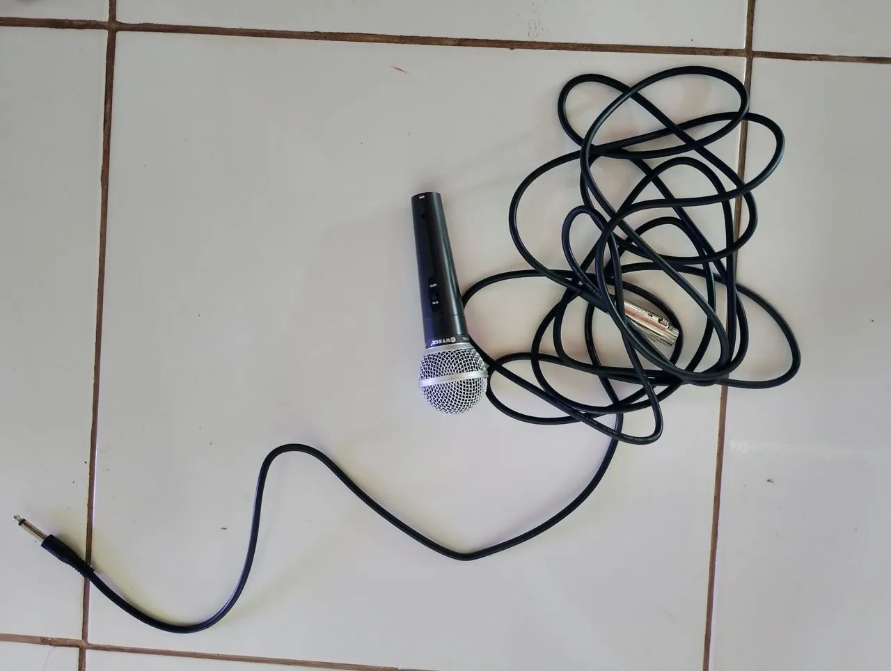 MICROFONE COM FIO