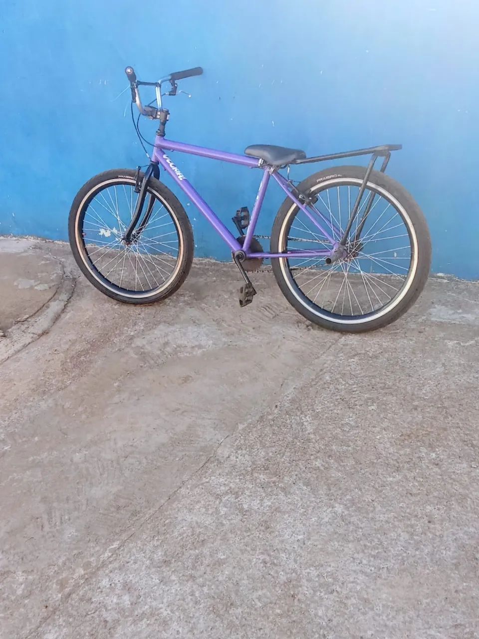 Vendo bike montadinha cor roxa pneus bom 