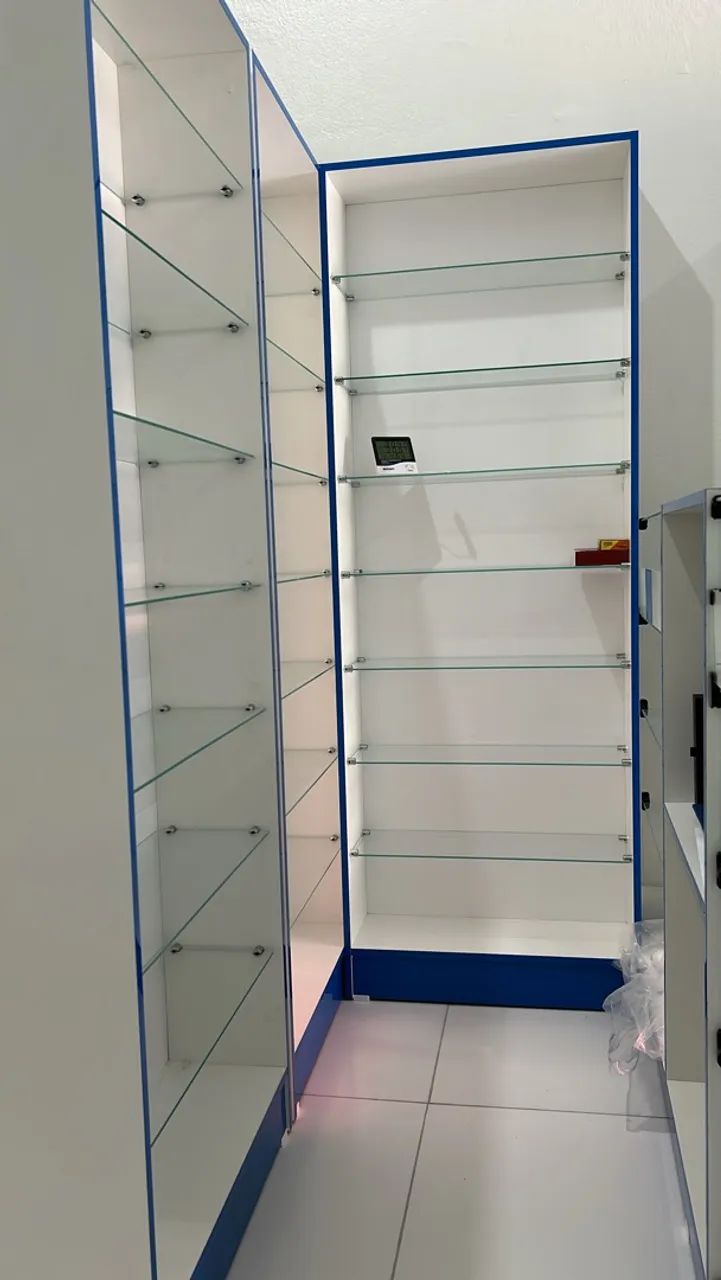 MÓVEIS COMERCIAIS À VENDA 