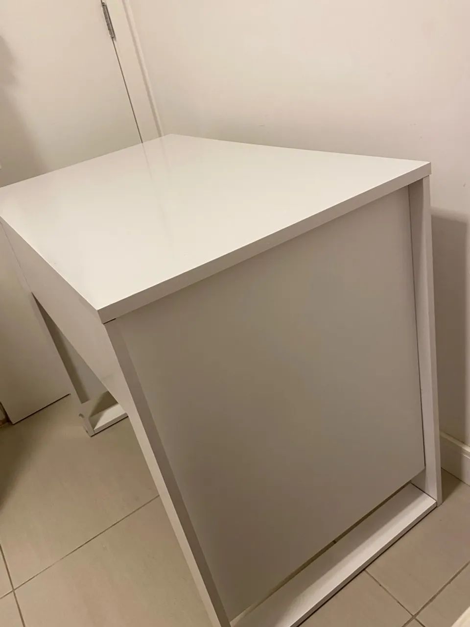  Escrivaninha branca - R$ 150,00 - Foto 2