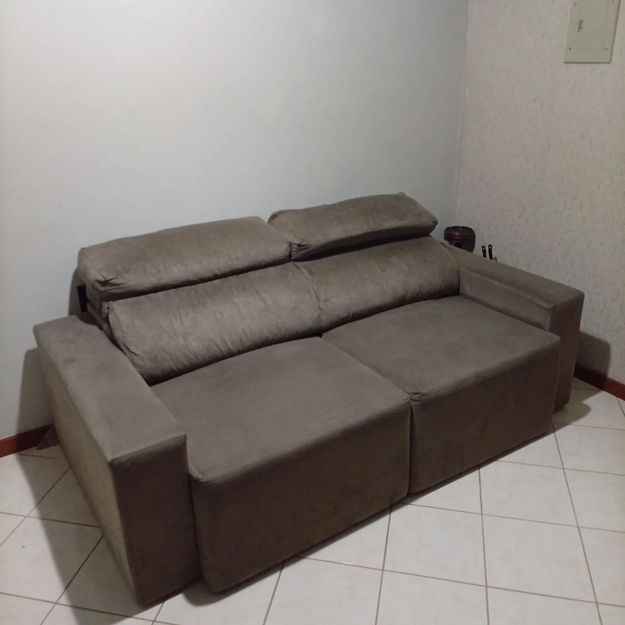 Sofá Retrátil 2 Lugares Perfeito Estado de Conservação - Foto 3