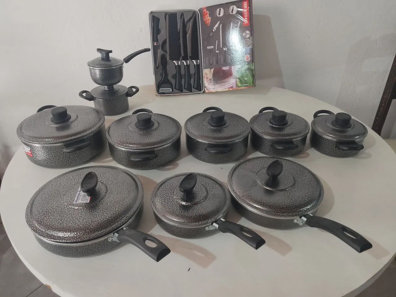 Kit com 9 panelas mais jogo de faca de brinde  - Foto 4