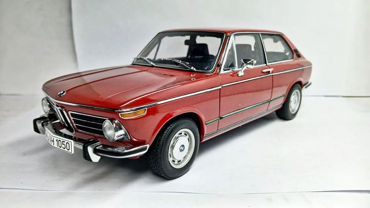 Miniatura BMW 2000 Touring 1/18