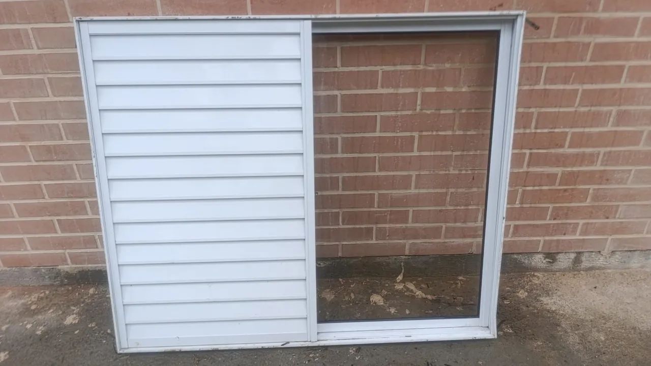 Janela De alumínio com vidro de correr 1,12m x 1m  - Foto 2