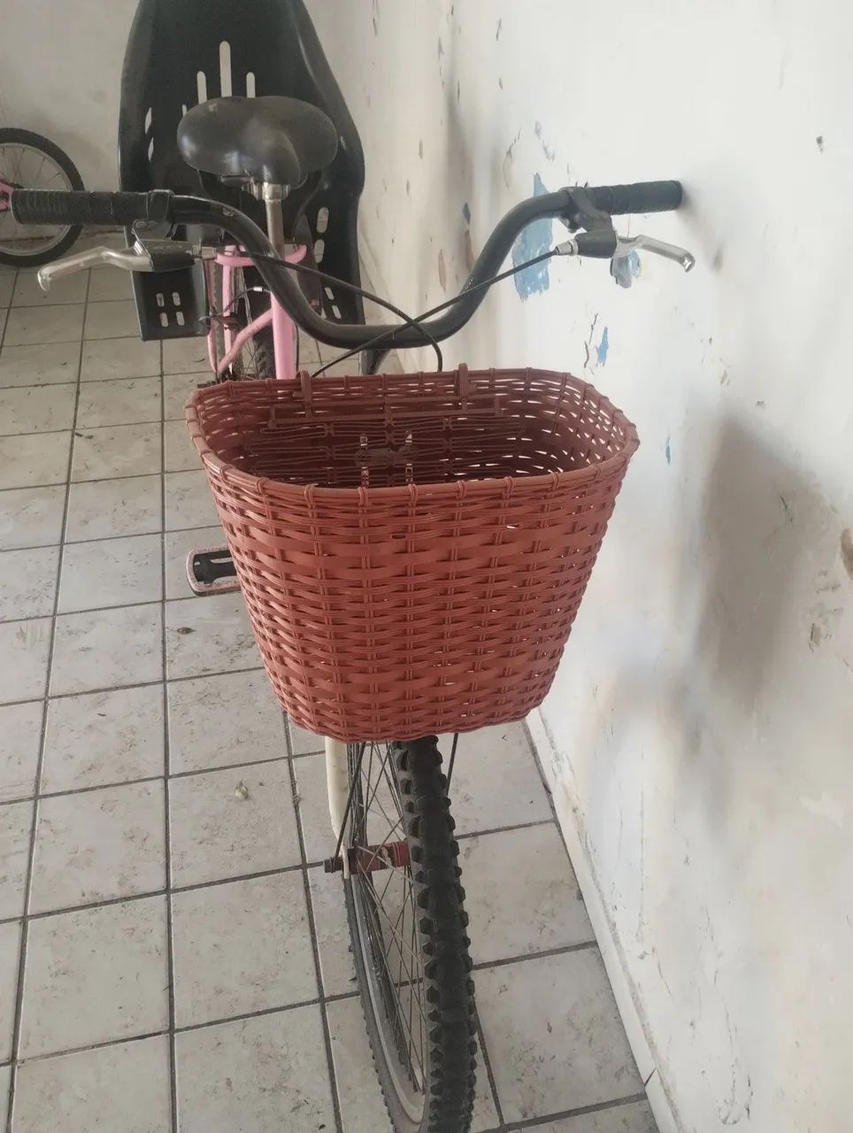 Vendo bicicleta com cadeirinha  - Foto 2
