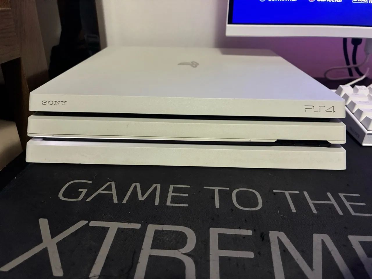 PS4 PRO (Branco) + 3 Jogos - Foto 2
