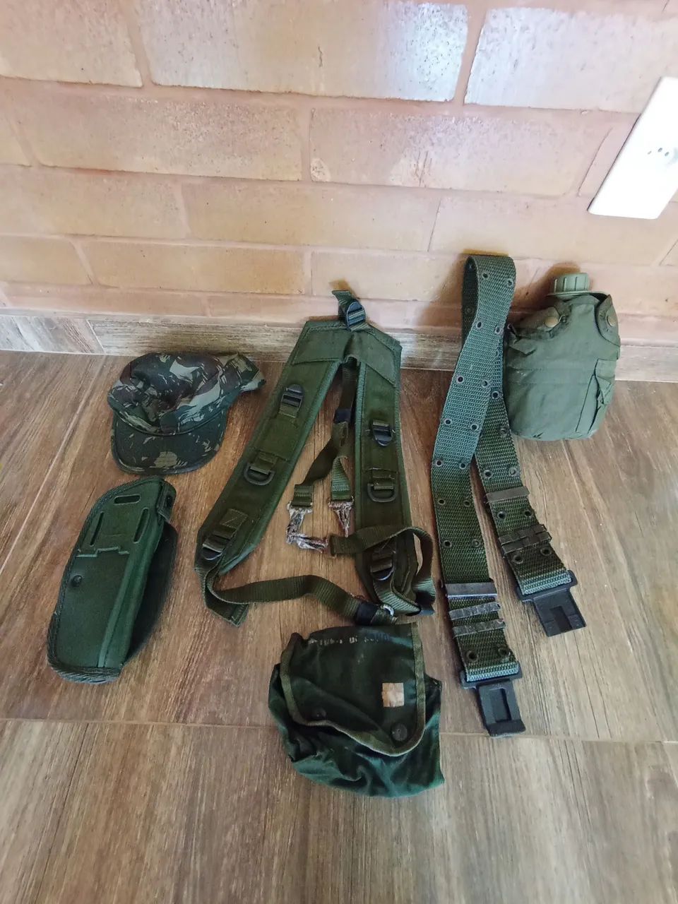Cinto, suspensório, cantil, bolsa acessório + boné 