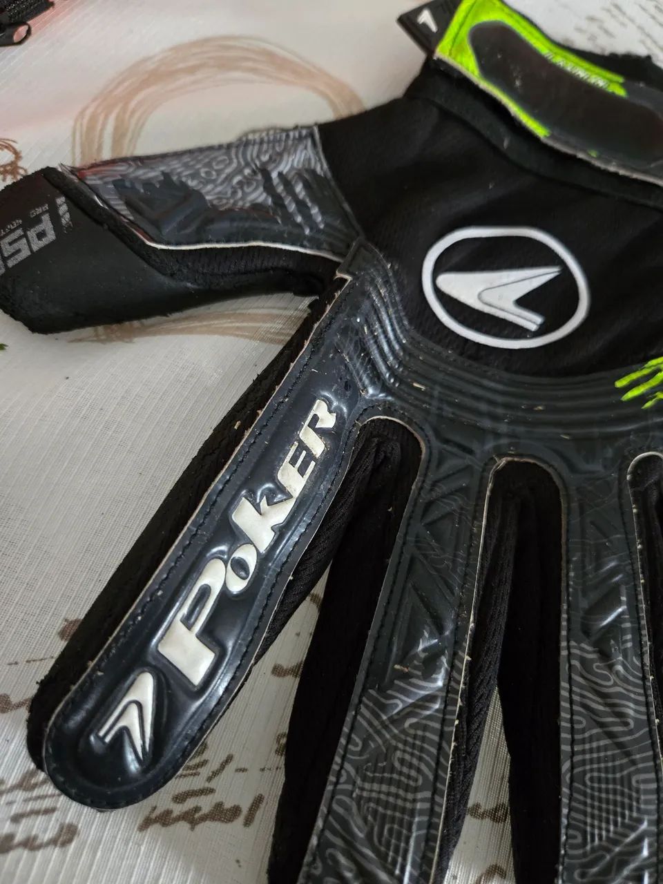 Luva Futebol De Campo Profissional Infinity li 01133 Tamanho 11 - Foto 4