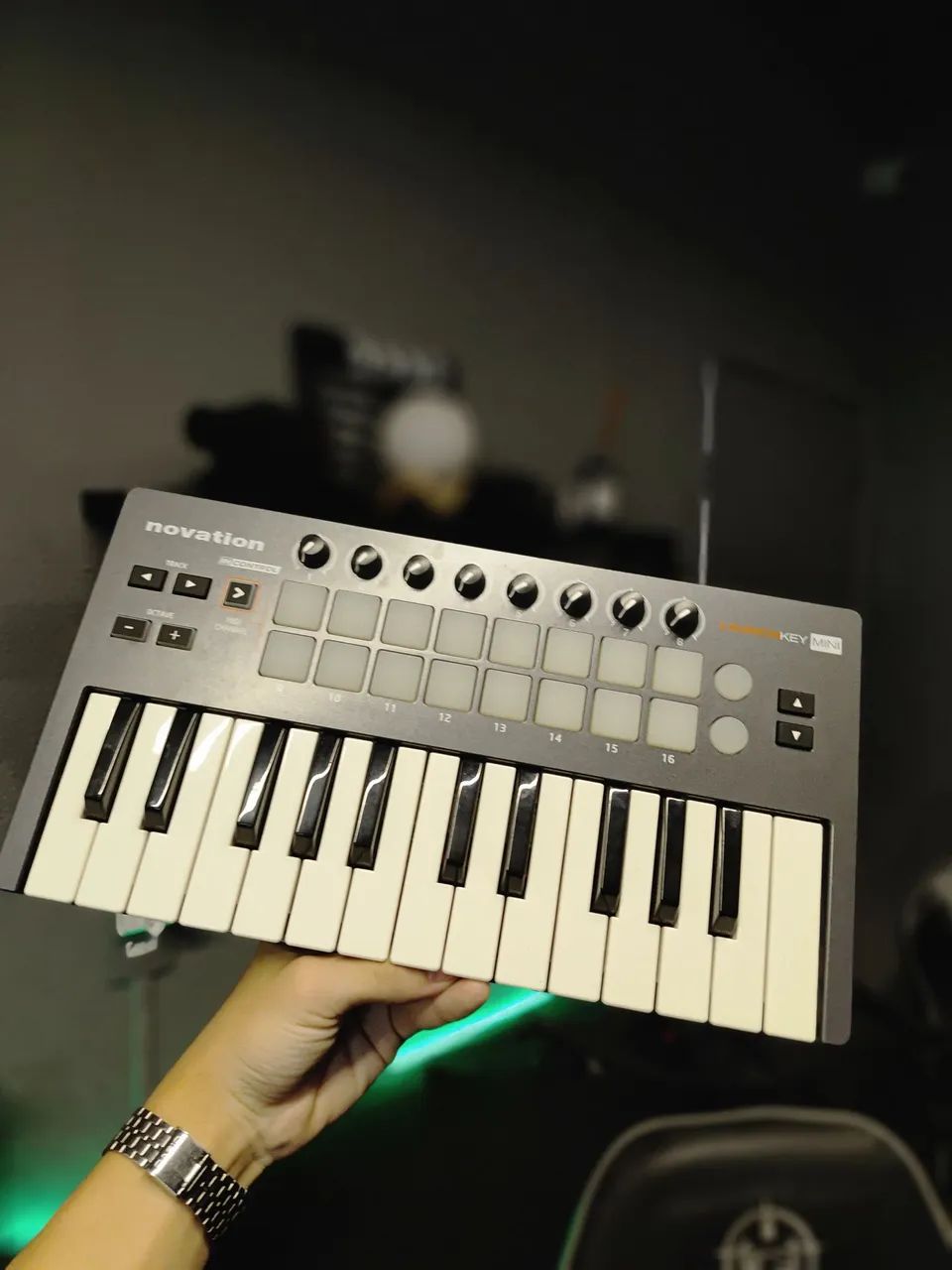 Teclado Controlador MIDI Novation Launchkey Mini