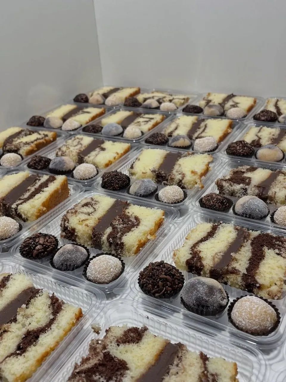 Marmita de bolos, doces e salgados  - Foto 2