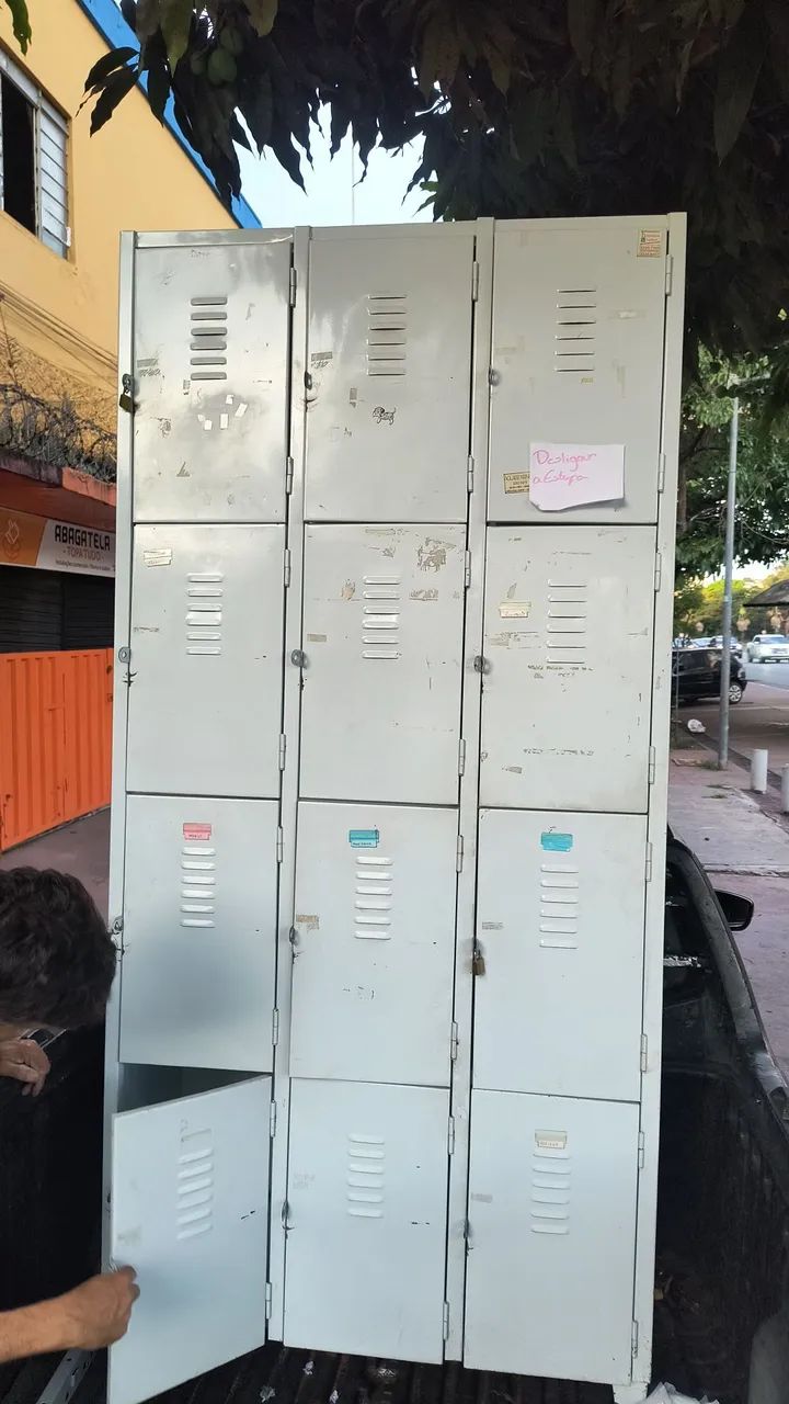 Armário 12 portas 