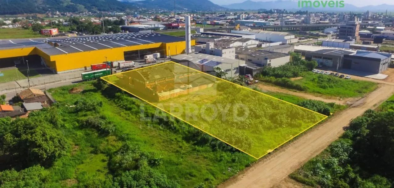 Galpão Industrial à venda a 100 metros da BR-101 / Área com 8 lotes - Foto 2