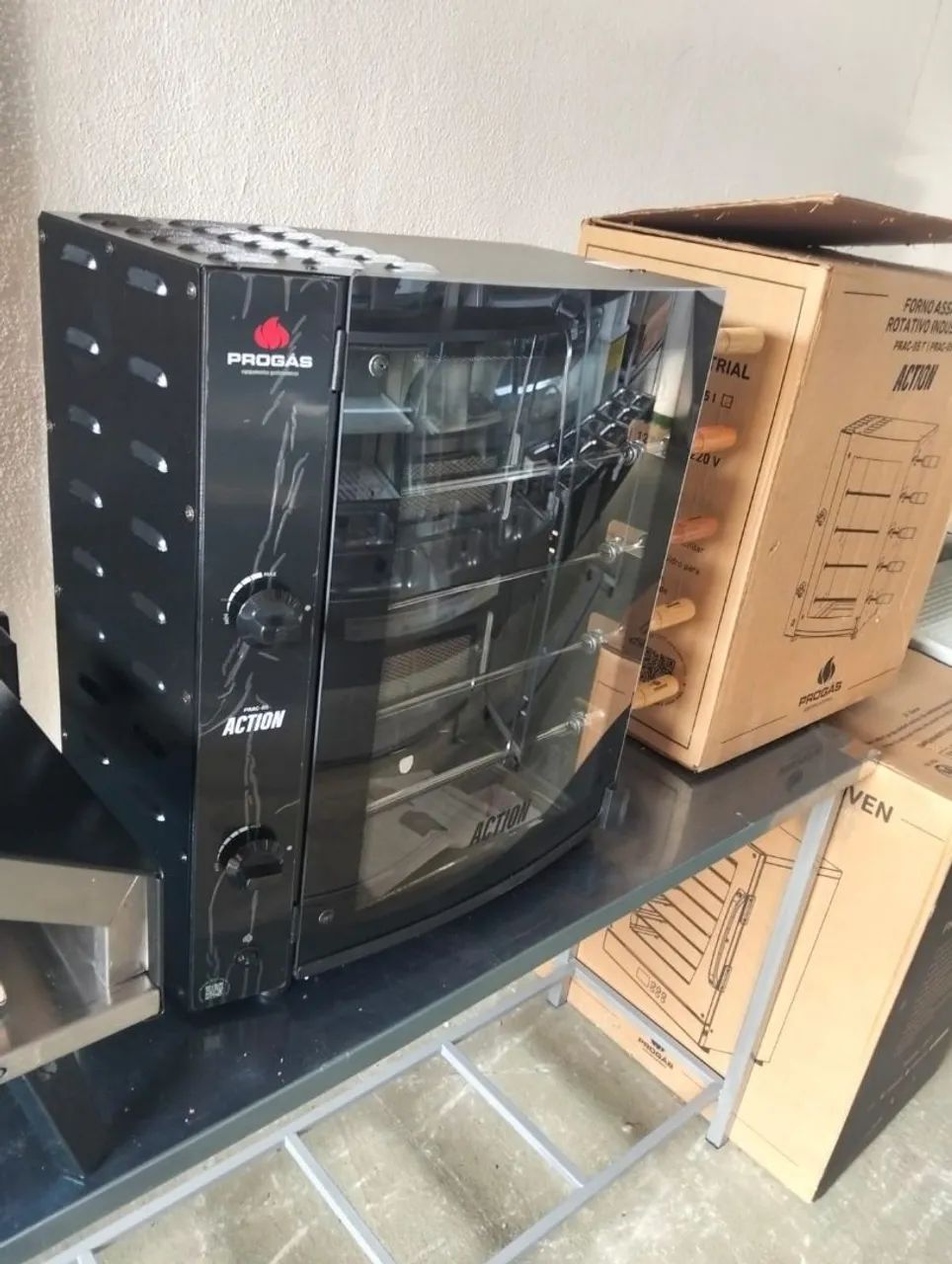 Assadeira 5 espeto marca Pro gás de mesa nova sem uso funcionando perfeitamente. - Foto 2