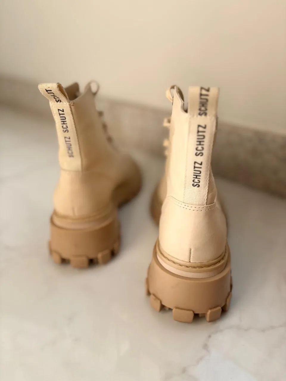 BOTA SCHUTZ EM COURO. - Foto 2