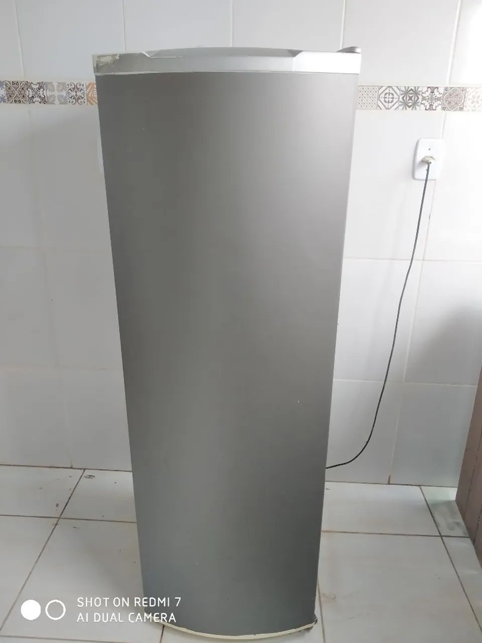 Geladeira , armário de cozinha, Arara, colchão de solteiro 
