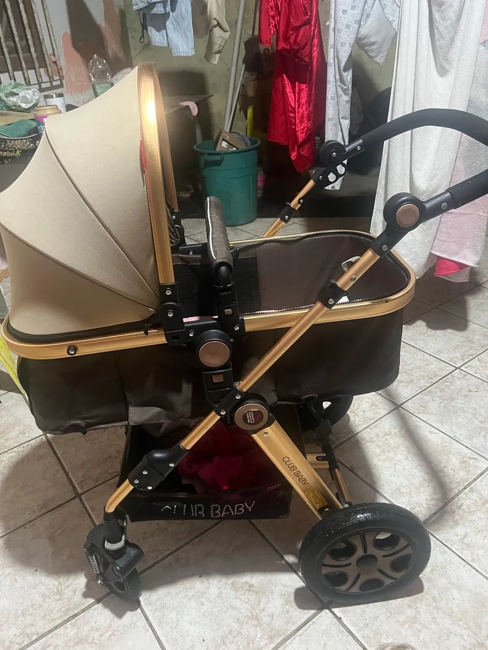 Carrinho de bebê mais bebê conforto 