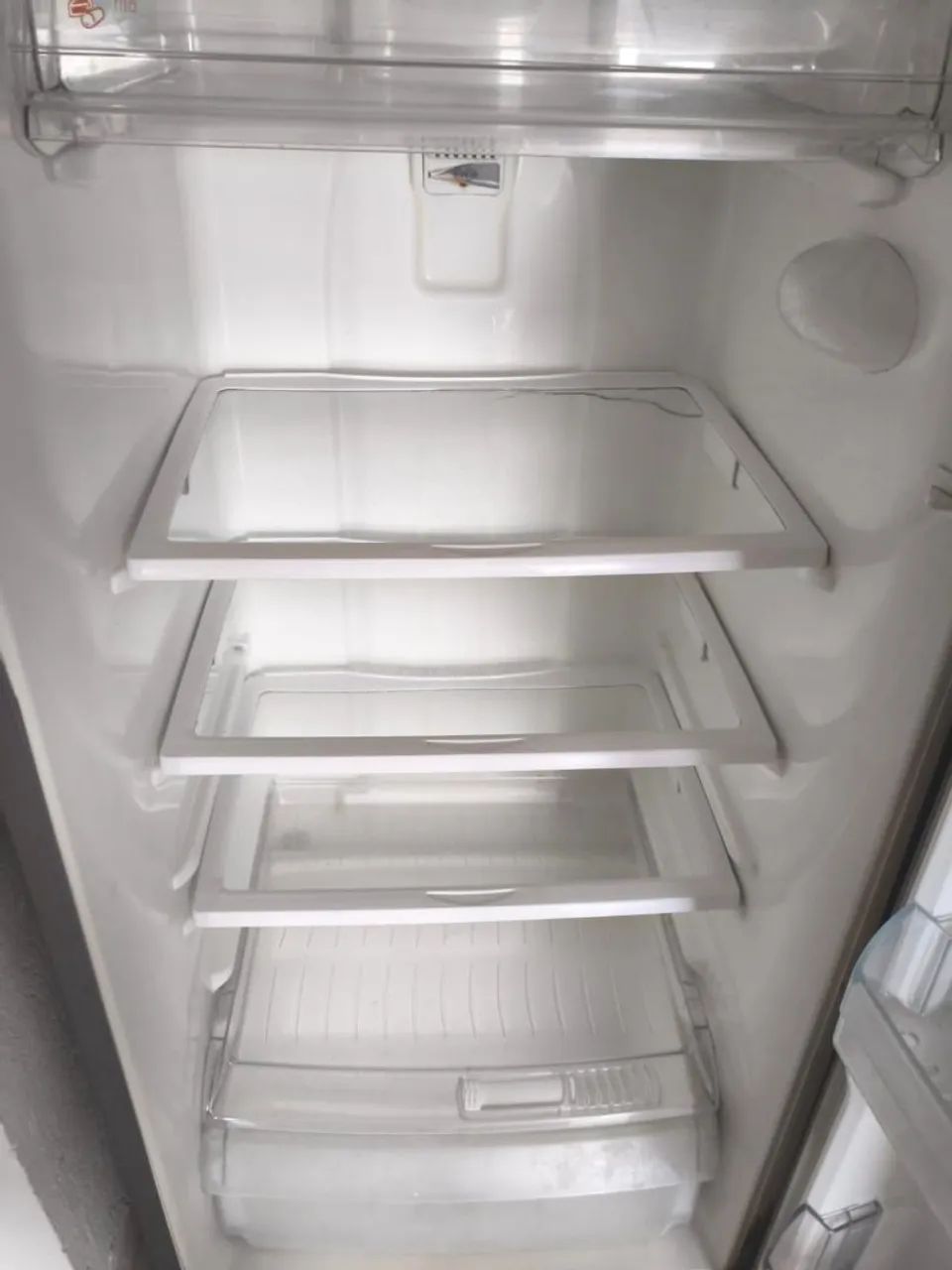 Vendo refrigerador Frost Free Brastemp  plotada, entrar em contato com *. - Foto 5