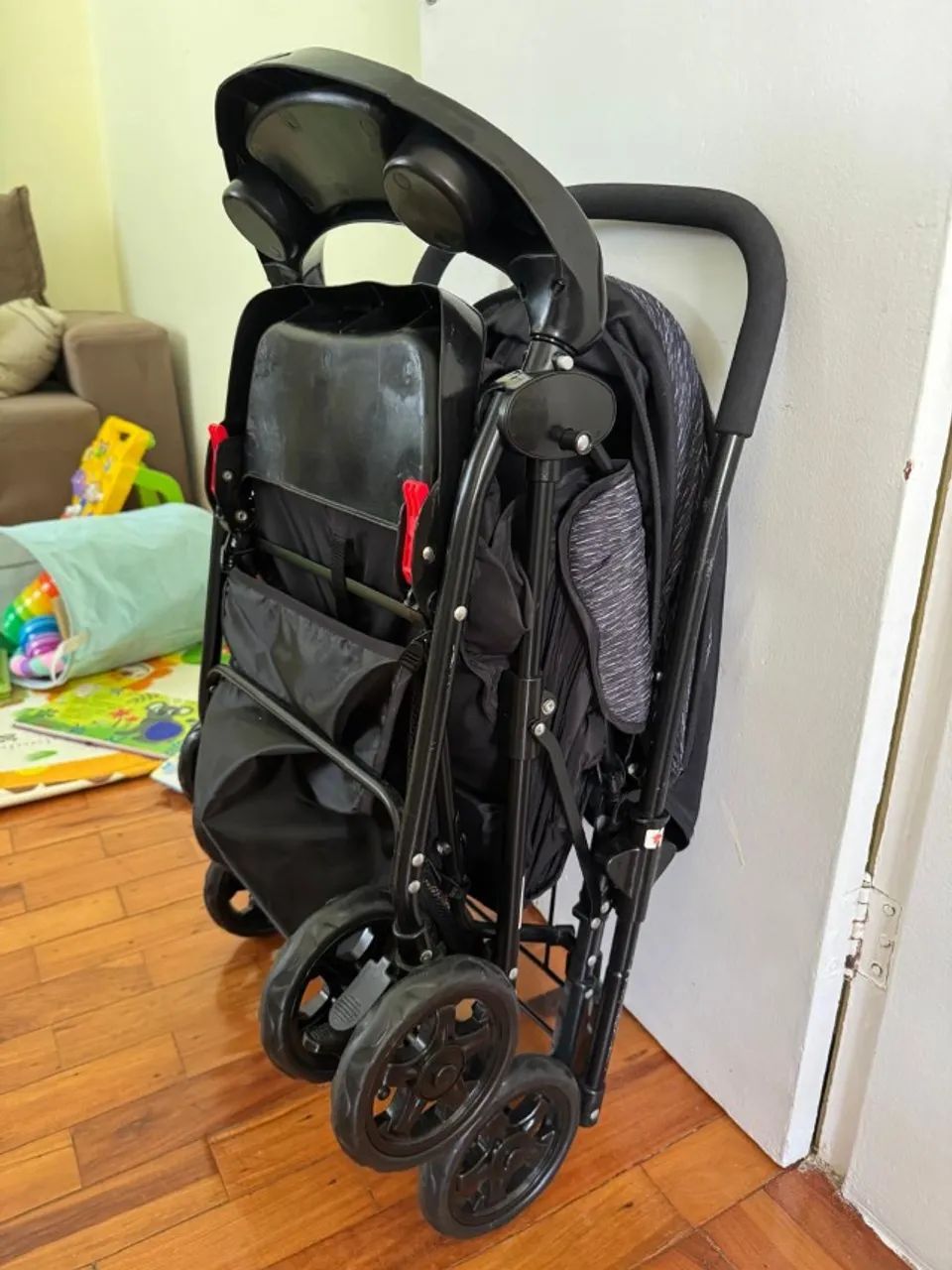 Carrinho de bebê com bebê conforto  - Foto 3
