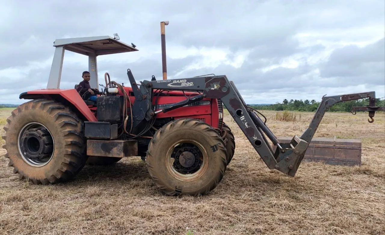 Trator com Lâmina 180 Cv