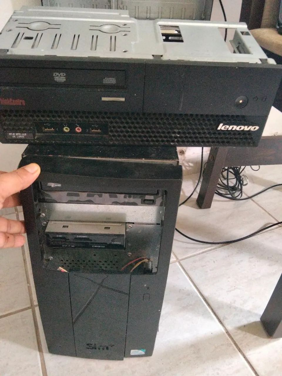 Vendo duas cpu e um notebook pra consertar ou pra retirada de peças .