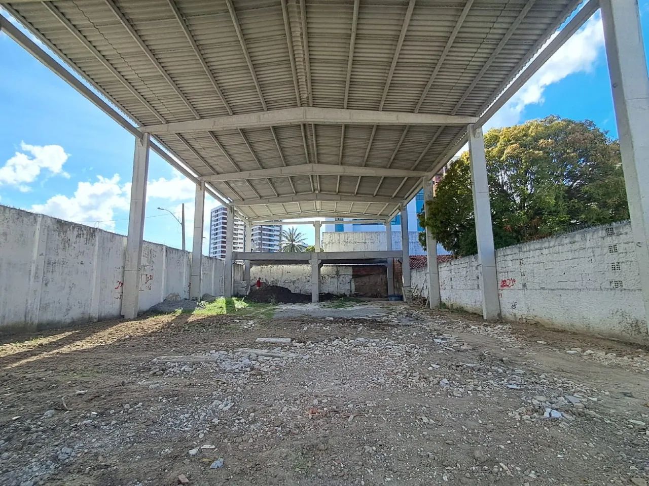 Prédio Q (S) para para aluguel em Cordeiro - Recife |