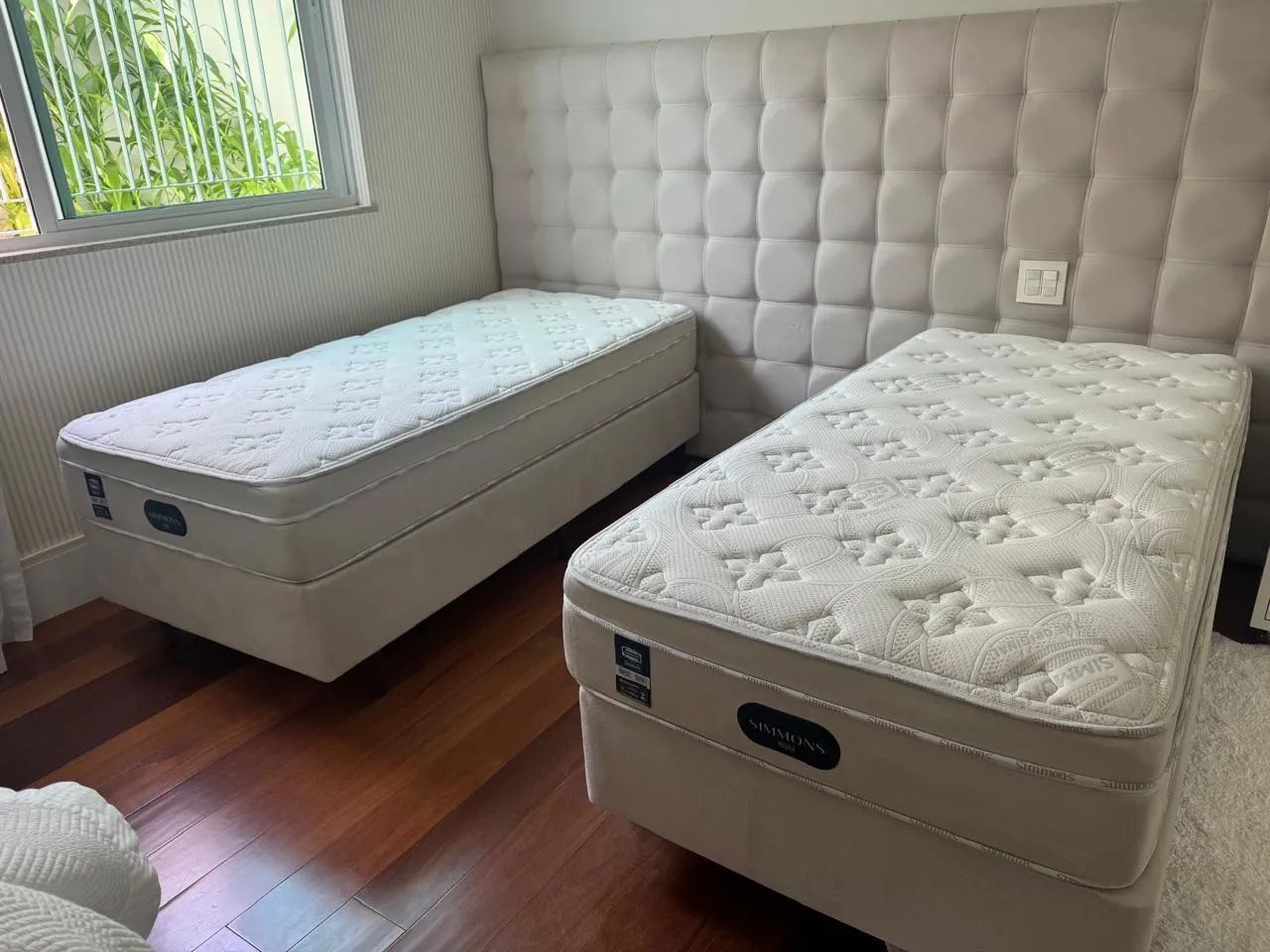 2 Colchões Simmons solteiro + box 