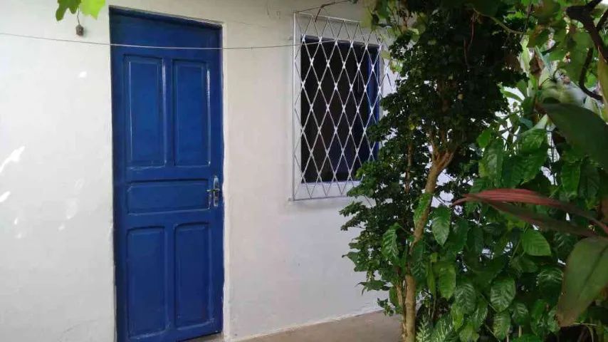 Alugo casa de fundos