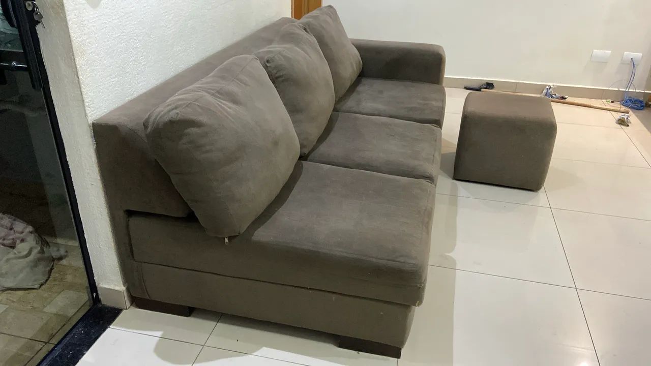 Sofá retrátil de 3 lugares + Puff (Marrom) - Foto 3