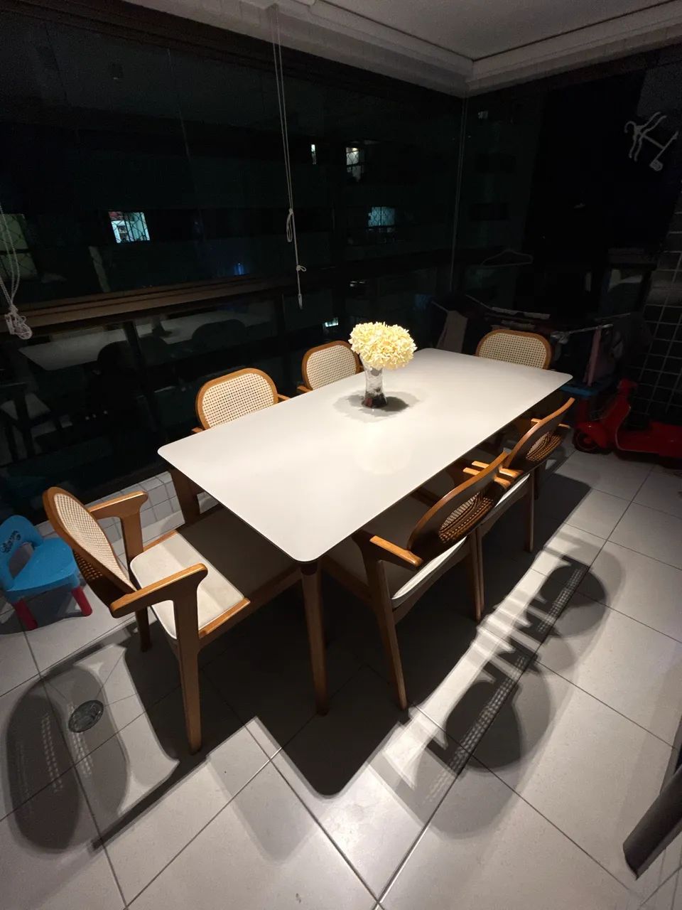 Mesa com 6 cadeiras 