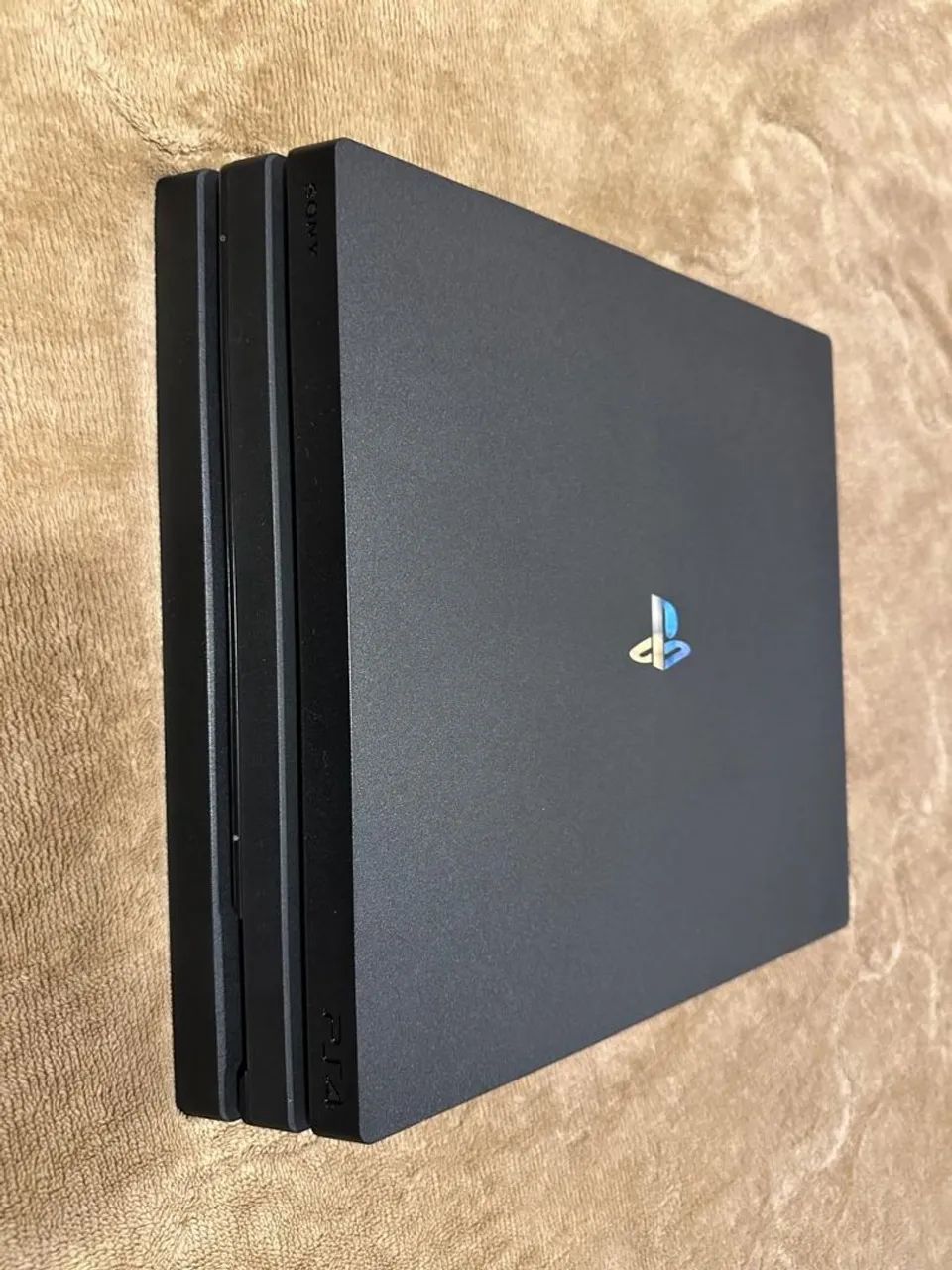 PS4 PRO (Semi novo) + 4 Jogos extra. - Foto 2