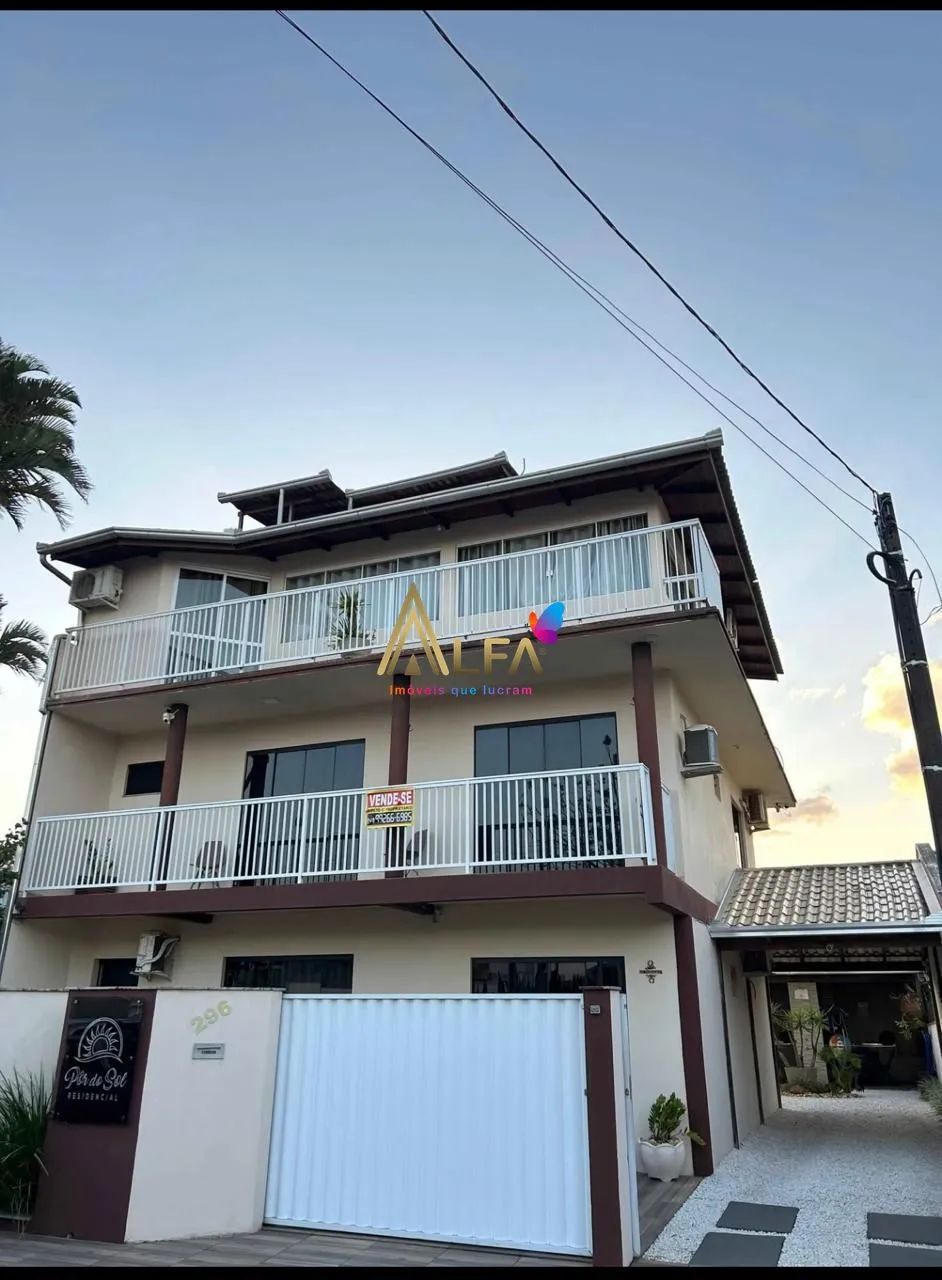 Prédio Triplex com 3 Apartamentos Mobiliados a 200m da Praia em Penha