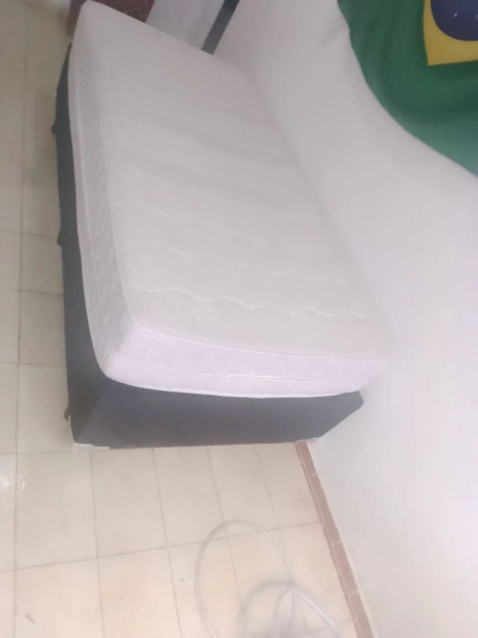 Vendo cama box de solteiro com colchão usado de espuma. - Foto 3