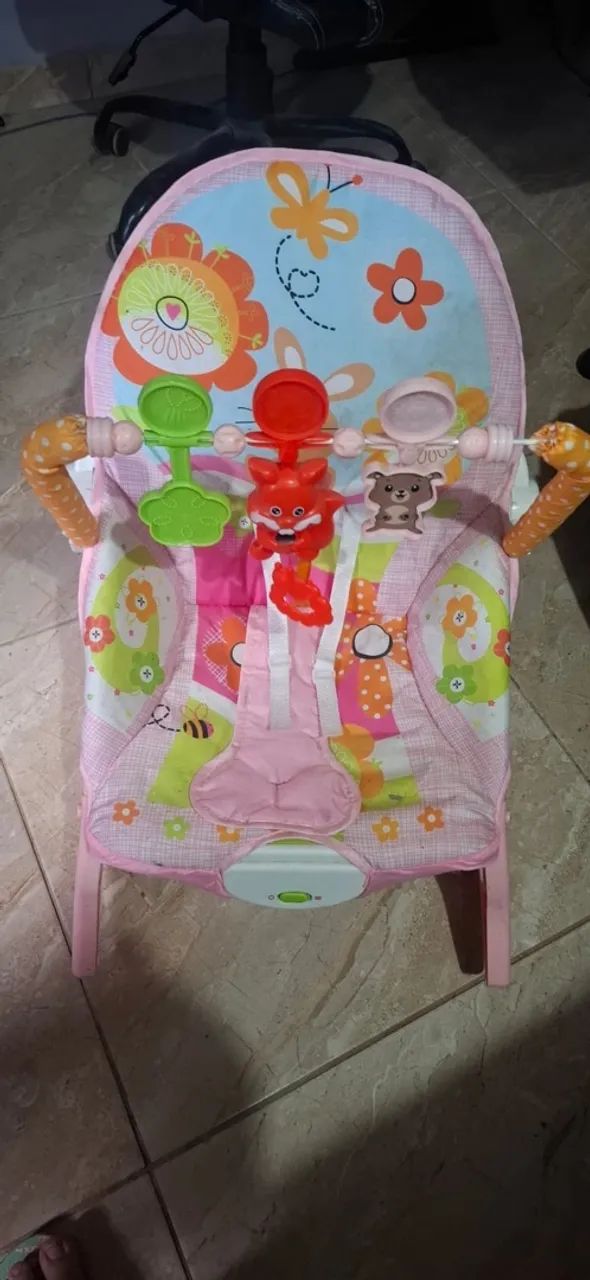 Cadeirinha de balanço e Bebê conforto 