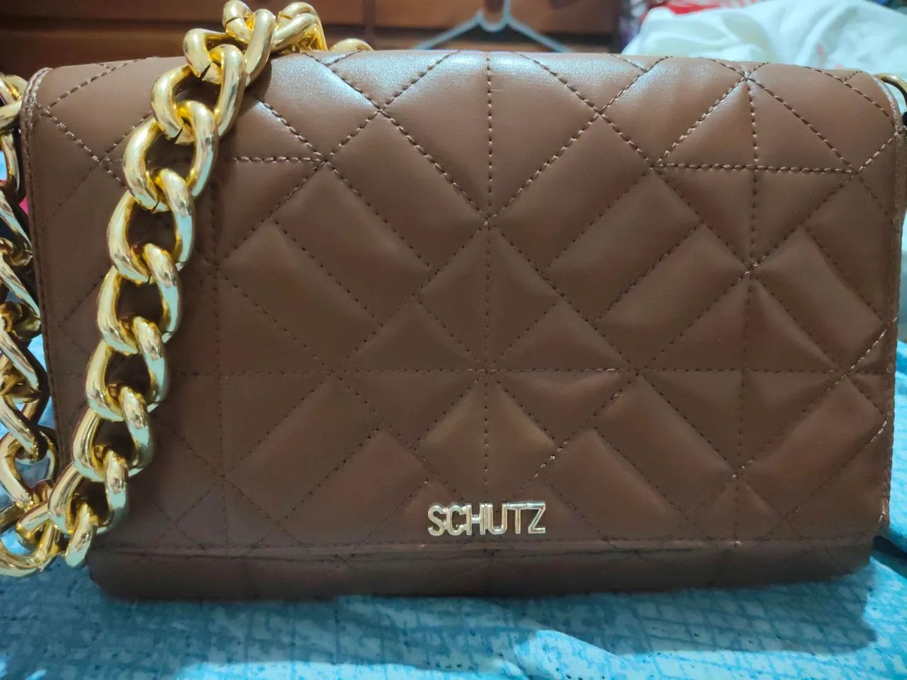 Bolsa de ombro alça em corrente dourada 