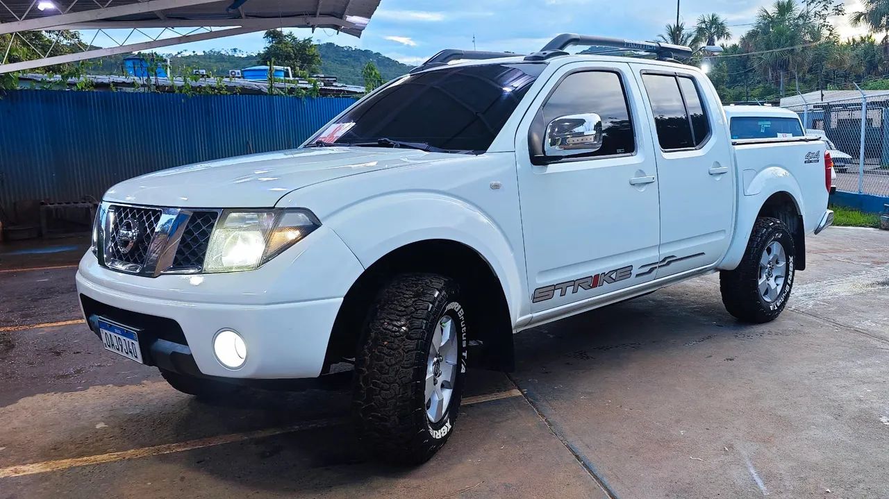 Nissan Frontier LE CD 4X4 2.5 TB Diesel Aut. 2012 - Foto 5