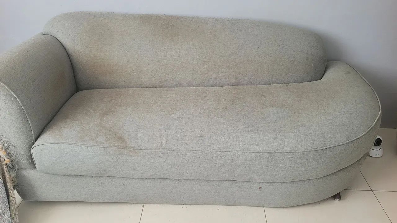 Sofá! Precisa de reforma. - Foto 2