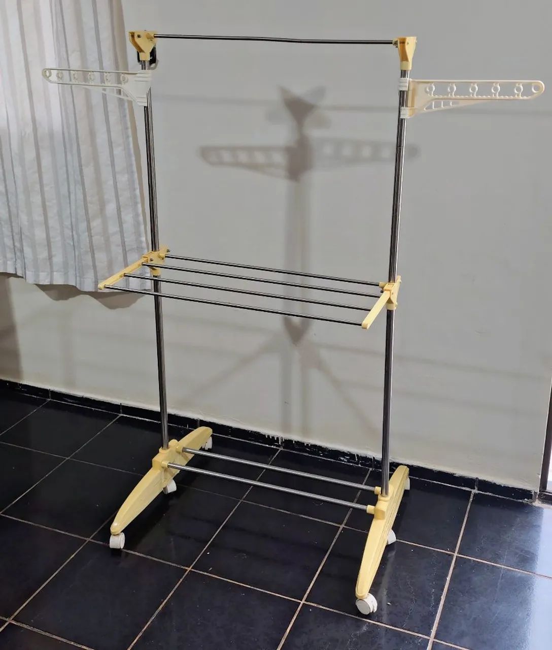 Arara para roupas  - Foto 2