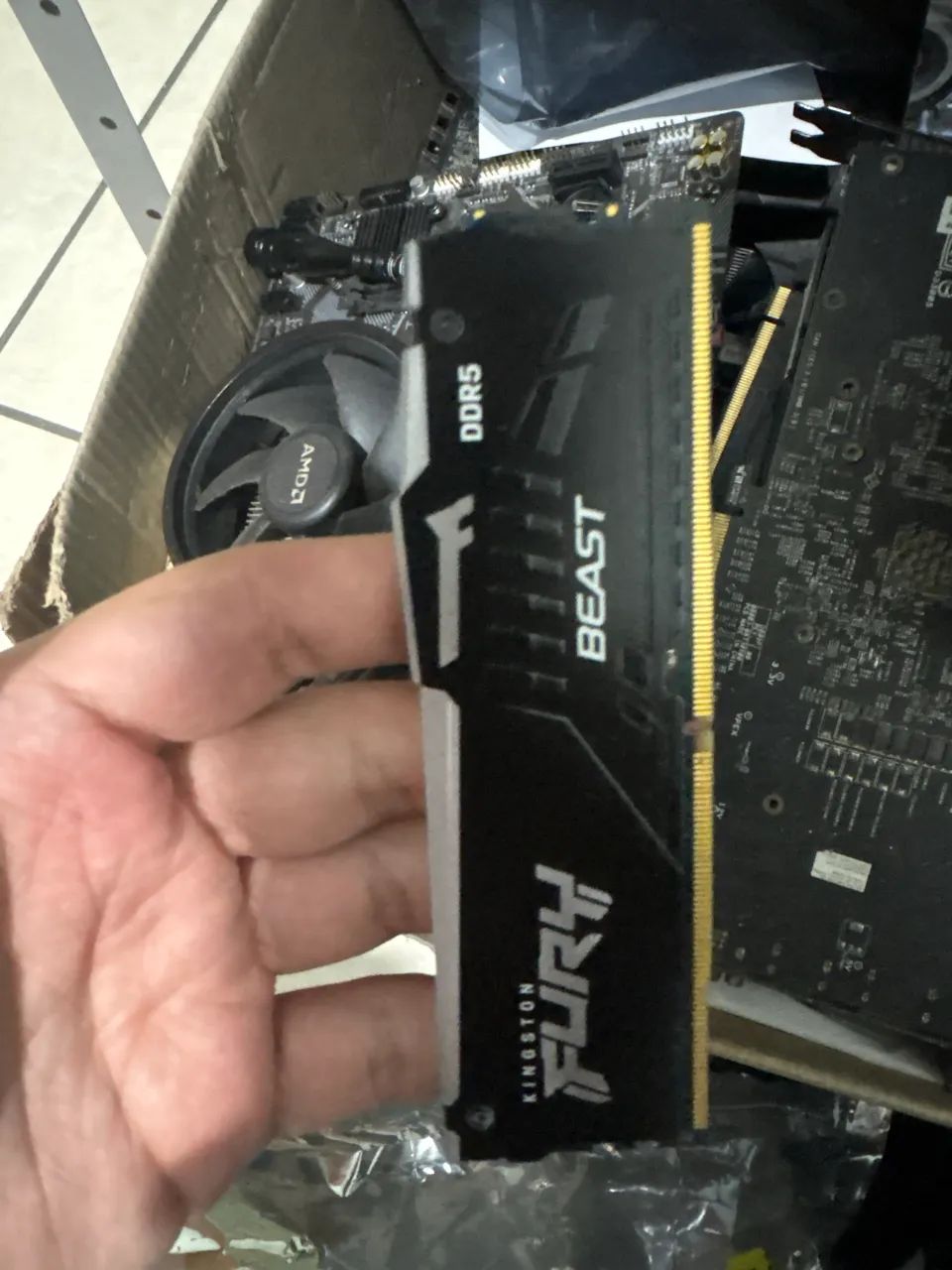 Memória RAM Kingston RGB 2x8 4800MhZ