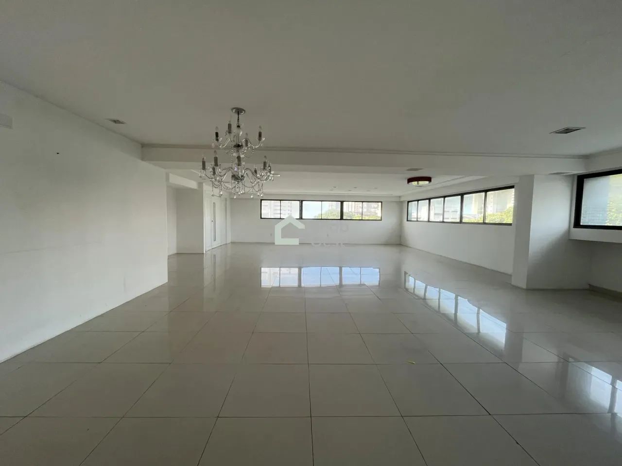 APARTAMENTO COM 5 SUÍTES NO BAIRRO DE PETRÓPOLIS - Foto 2