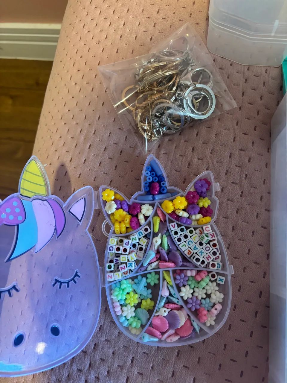 Caixas com miçangas variadas pra fazer bijoux - Foto 4