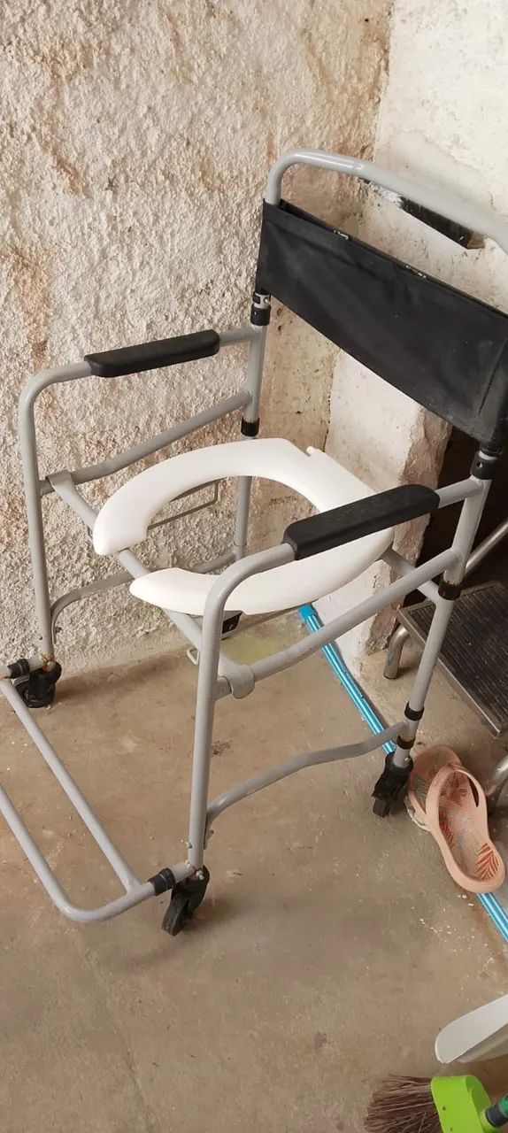 Cama hospitalar e cadeira de banho - Foto 2