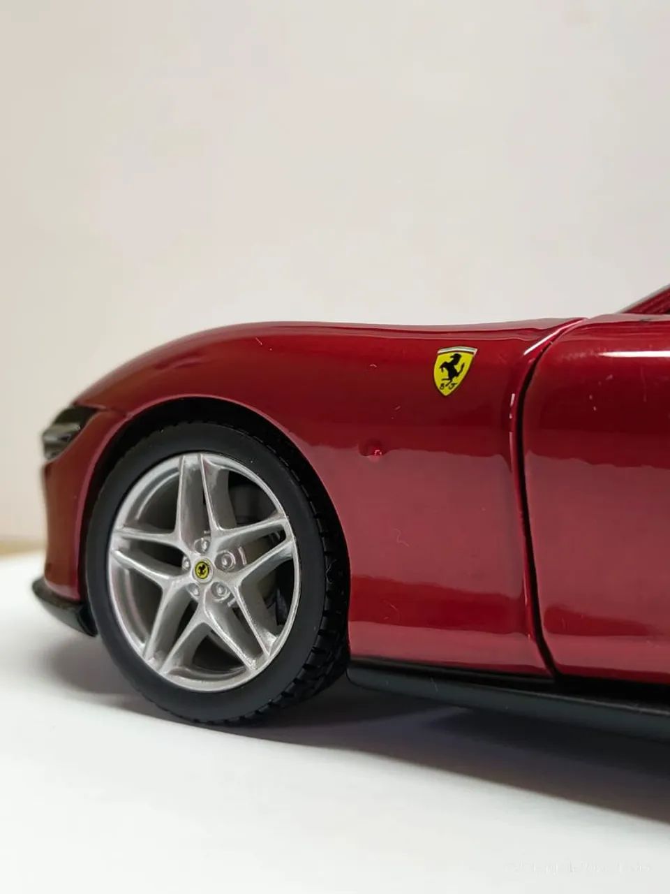 Ferrari Roma Carro de ferro Escala 1/24